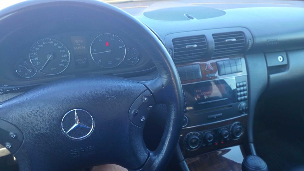 Mercedes-Benz C 200 — fotografia 8