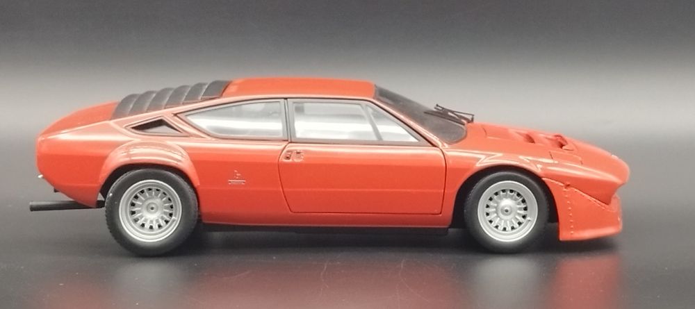 Kyosho 1974 Lamborghini Urraco Rally w skali 1:18