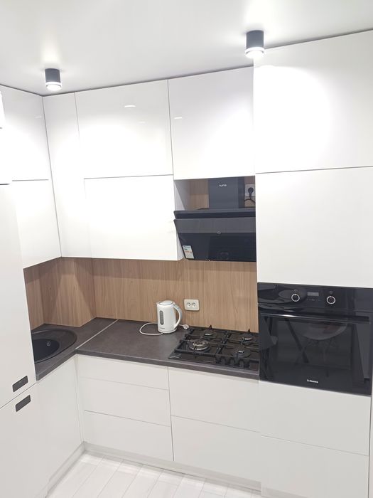 Сдам 2 кв.пр-ктСвободы с шикарным видом на сквер с фонтанами 20000 грн