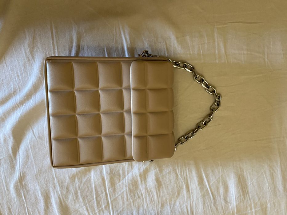 Класна сумка кольору беж