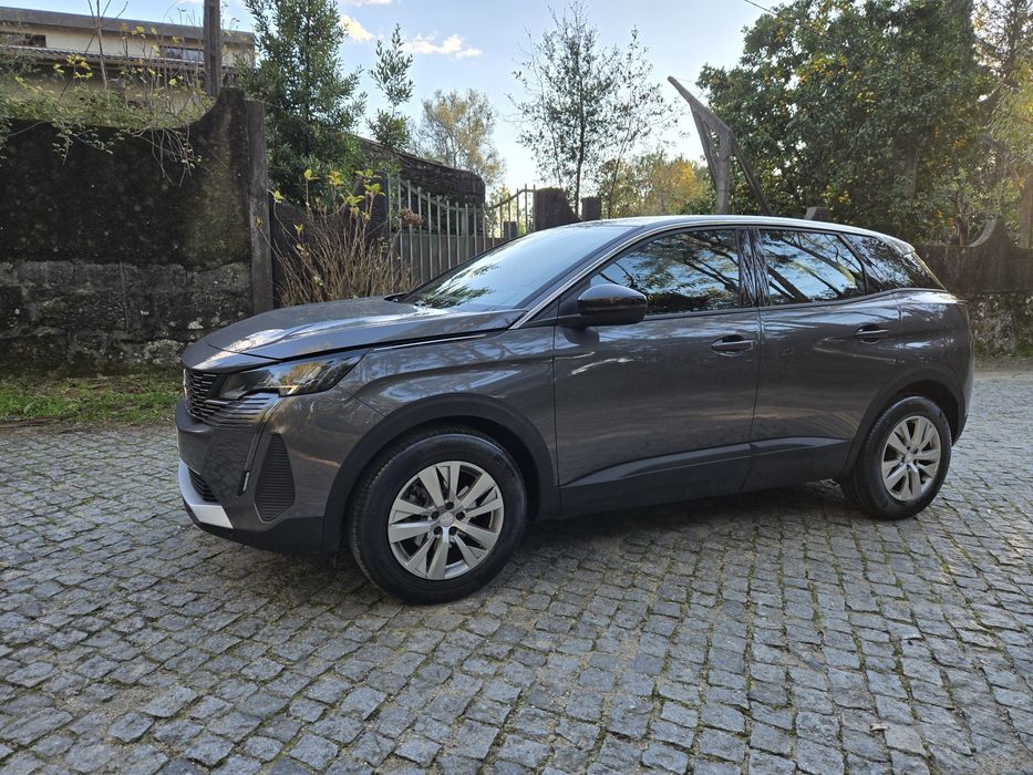 Nacional com 15mil km. Luxo e conforto num carro1 em estado impecável