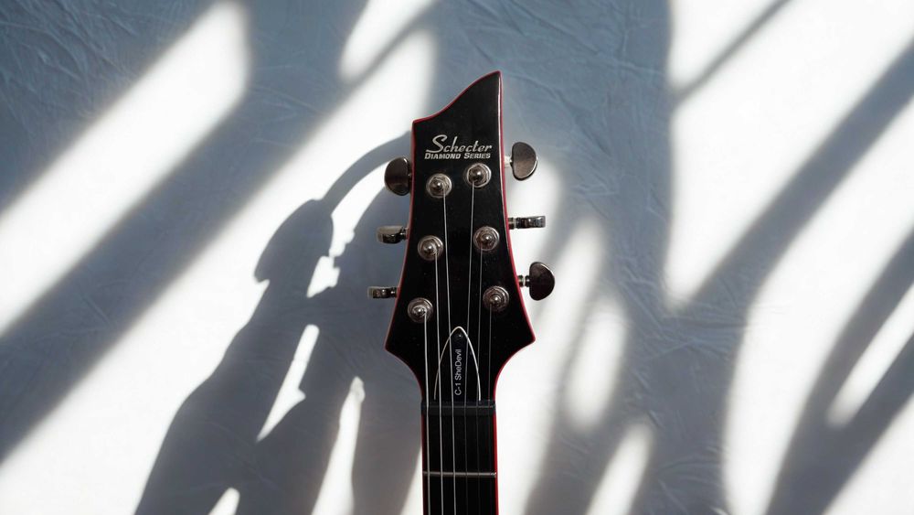 Guitarra electrica Schecter C-1 SheDevil | Seymour Duncan Blackouts