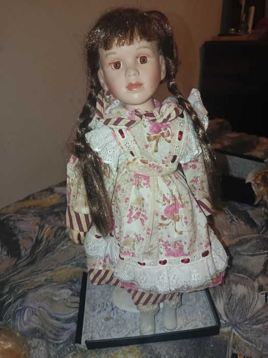 Boneca de porcelana  de colecção