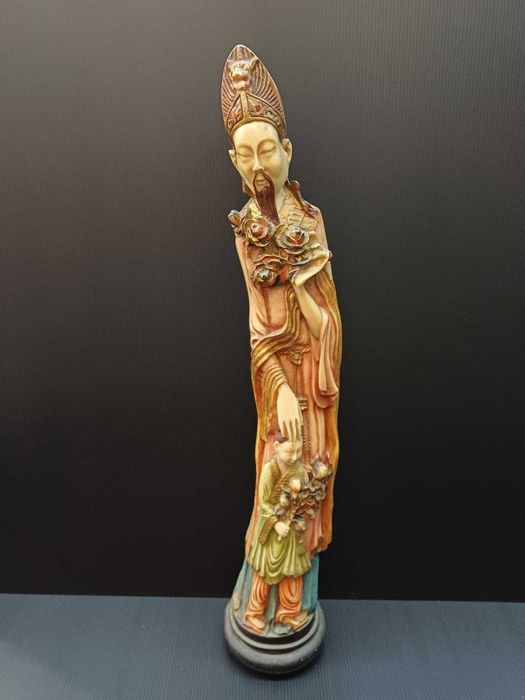 Incensário em jade esculpido