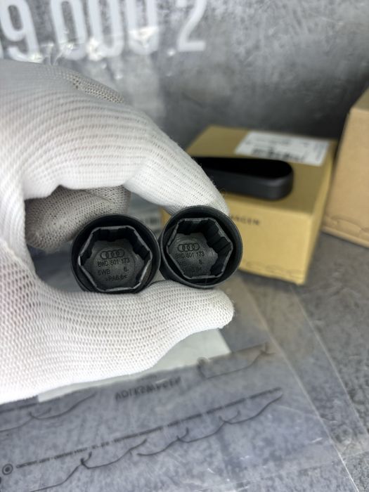 Ковпачки на болти Audi Ауді 17MM original 4M0-601-173-A