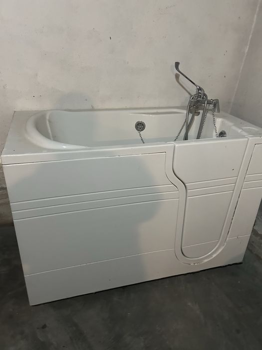 Vendo banheira adapetada mobilidade reduzida