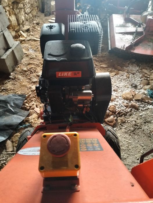 Máquina de triturar madeira