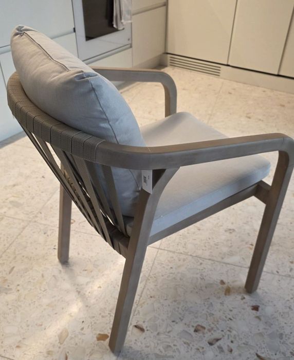 Conjunto de Mesa e 4 Cadeiras (Novo)