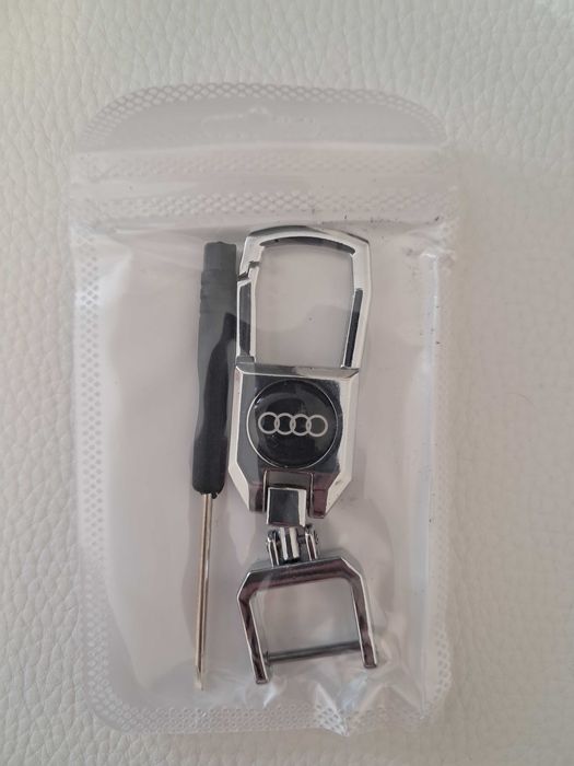 Porta-chaves Audi Metálico com 4 Anéis e Mini Chave de Fendas — Novo / Selado