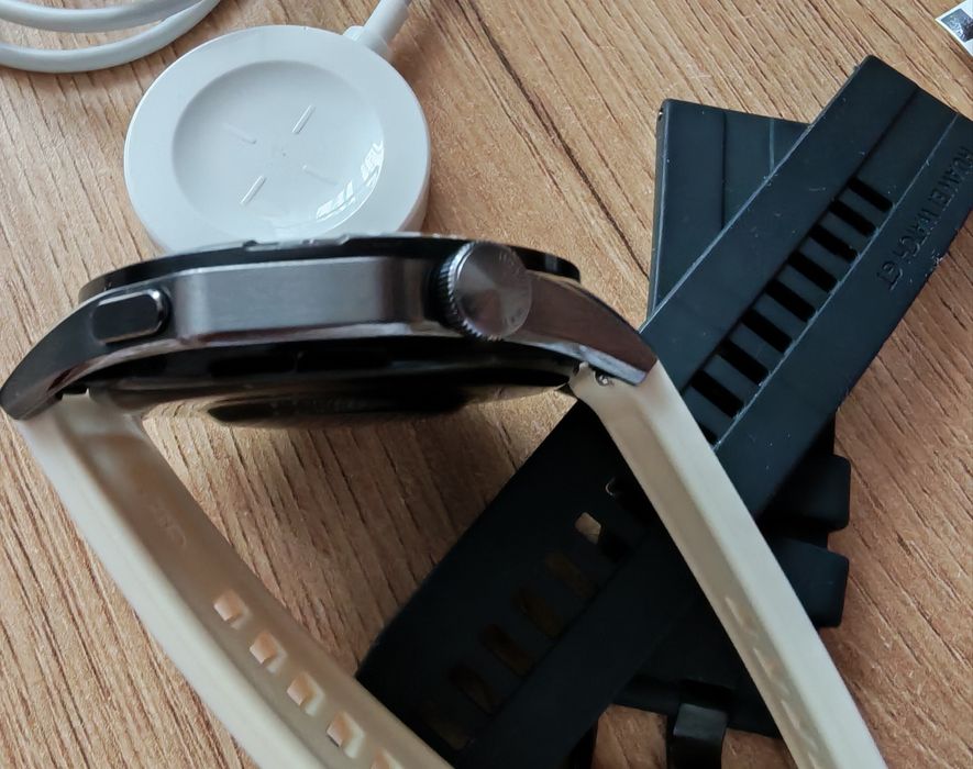 SmartWatch Huawei Watch GT 4 z ładowarką, 2 paski.