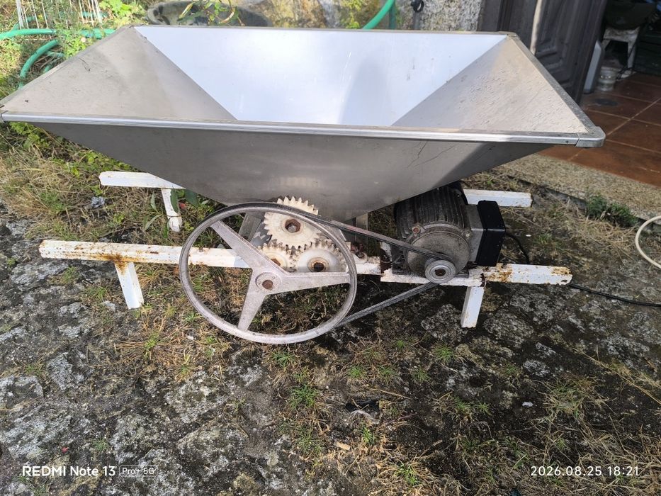 Relador de uvas eléctrico