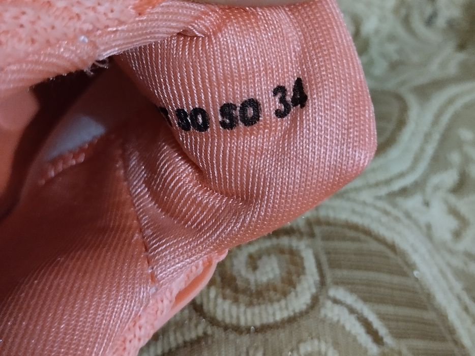 Дитячі яскраві коралові кросівки Just So So на дівчинку, розмір 34 (устілка 22 см) . Стан нових.