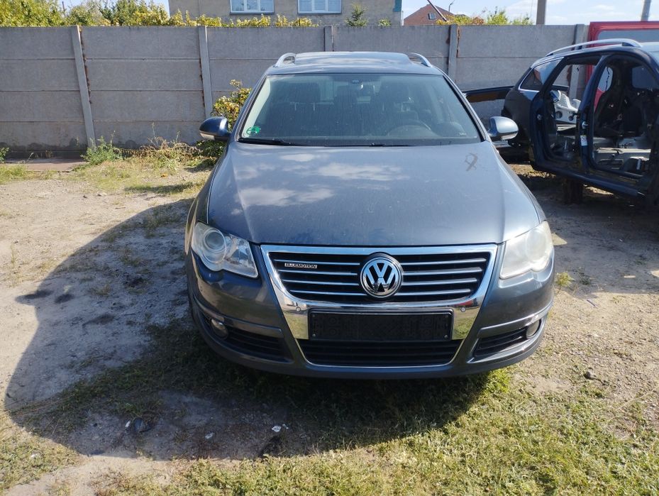 В разборе Passat B6
