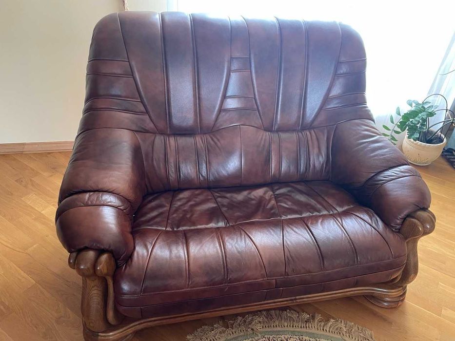 Шкіряні меблі -3 одиниці одно, дво і трьохмістні