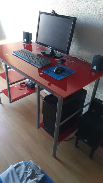 Secretária em metal e vidro temperado