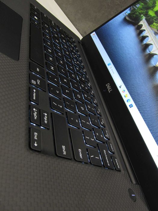 Dell Precision 5530 i7 8-Gen 16GB dysk 512SSD Nvidia Quadro FHD