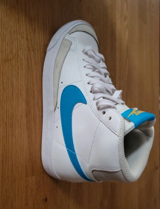 Nike branco e azul