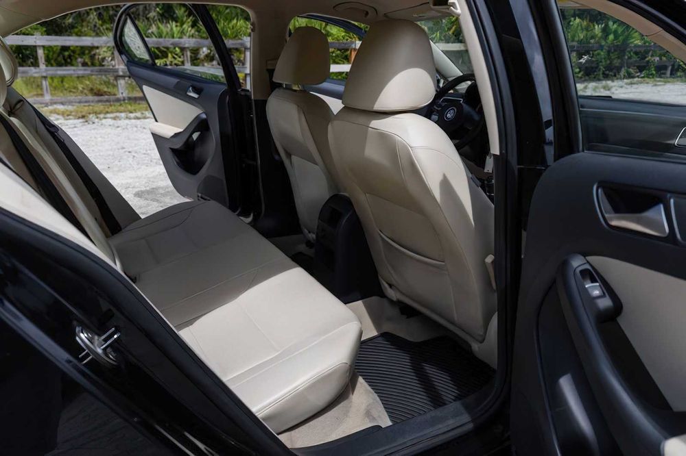 Volkswagen Jetta      2013