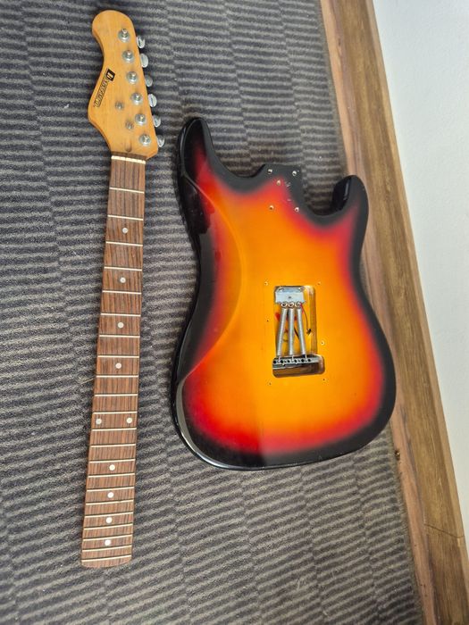Gitara elektryczna dimavery do dokończenia