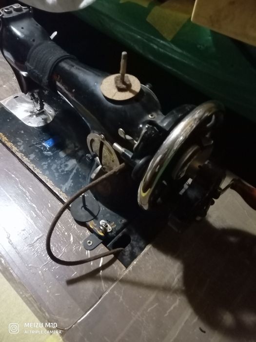 Продам швейну машинку