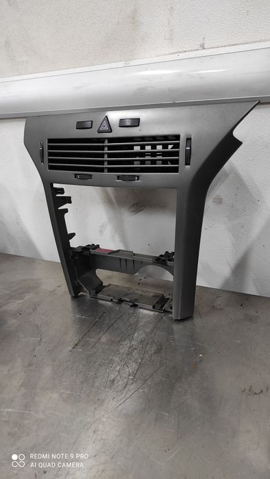 Opel Astra H panel środkowy kratki
