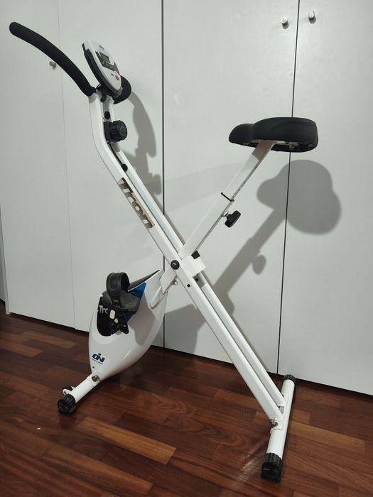 Bicicleta estática dobrável