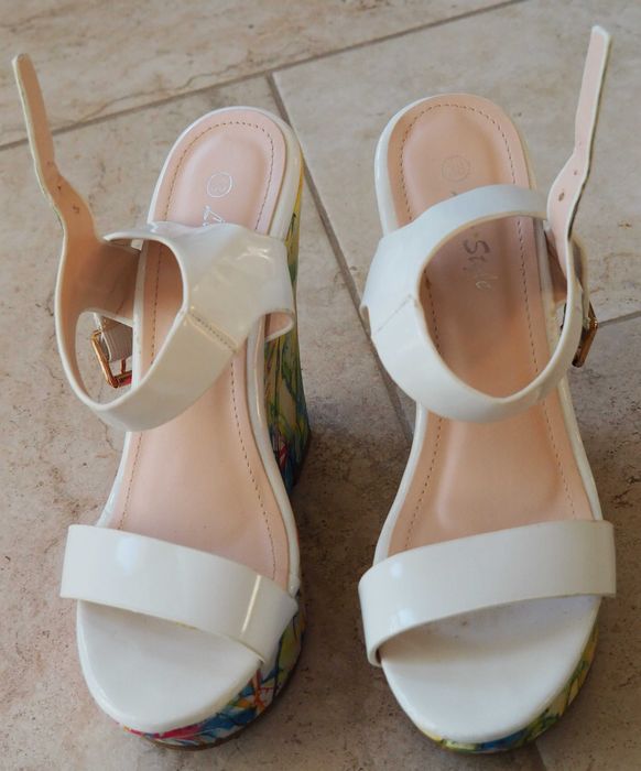 Buty damskie na koturnie,sandały,rozmiar 38