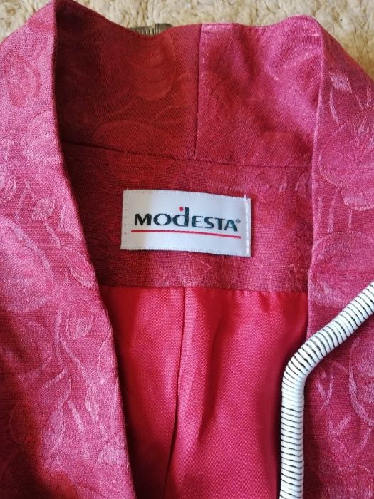 Krótki żakiet elegancki marynarka wdzianko lśniący materiał malinowy