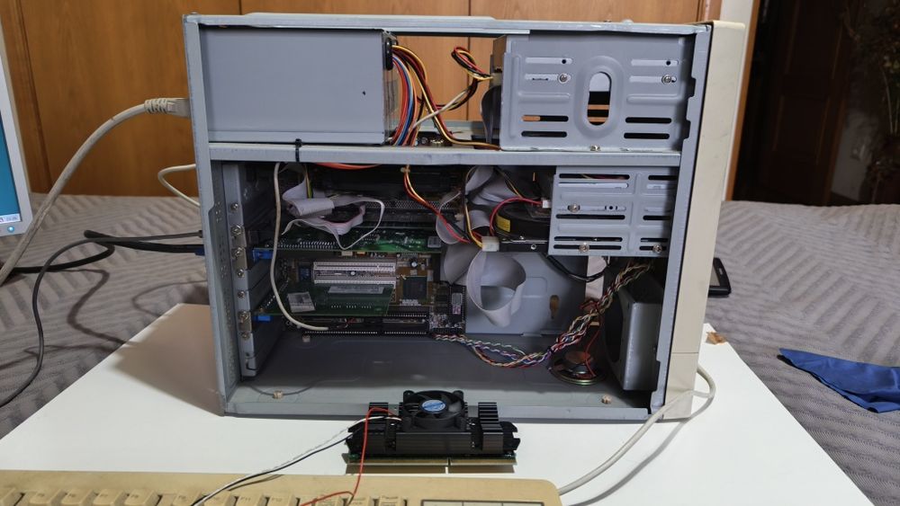 Retro Celeron Computer446078244430827524