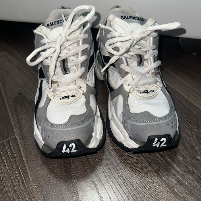 balenciaga runner 42 grey