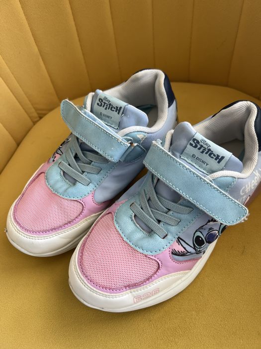 Tenis Stitch Disney com luzes. 33