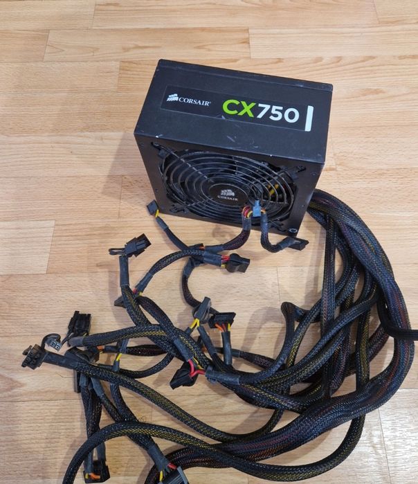 750w CORSAIR  Якісний брендовий Блок живлення Стан гарний