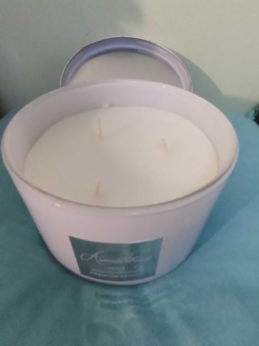 Велика ароматизована свічка Home White Blossom (Pepco)