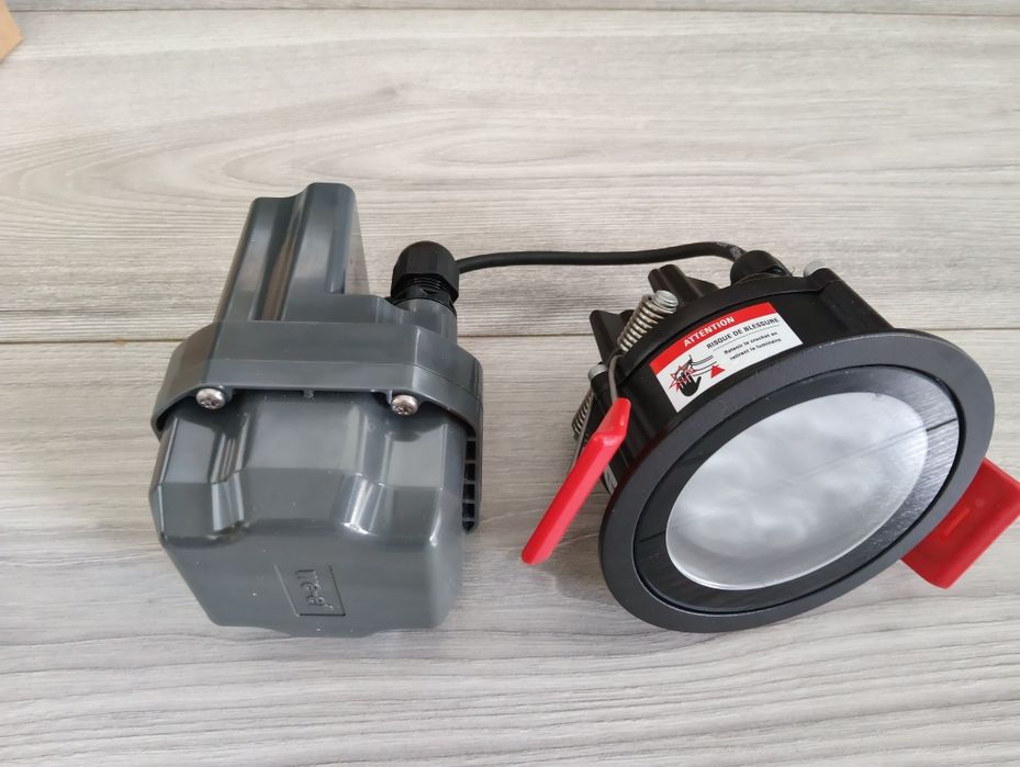 Lampa LED firmy WE-EF