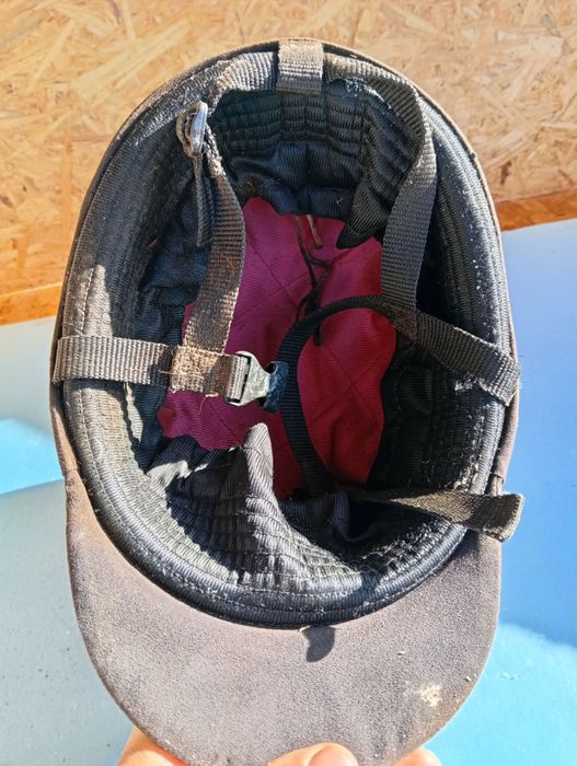 Vende se capacete de equitacao
