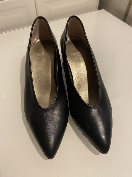 Sapatos de salto com pedras multicor