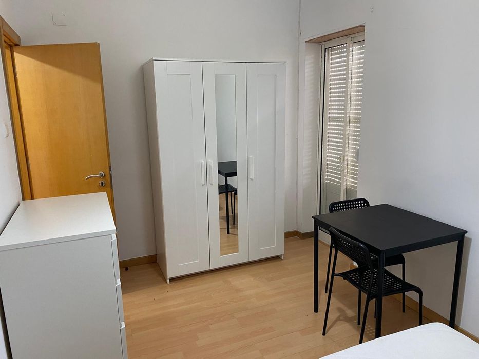Alugo quarto para casal em Massamá