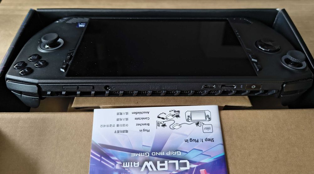 Konsola przenośna MSI Claw | Core Ultra 7 | 16GB | 1TB | Gwarancja