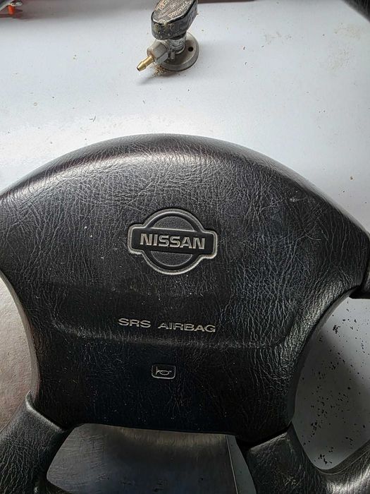 Volante nissan almera 1997