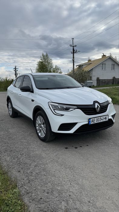 Гарний кросовер Renault Arkana