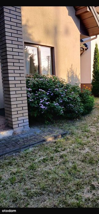 Przestronny dom z ogrodem i garażem na sprzedaż