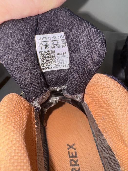 Кросівки Adidas Terrex mid Gore-Tex, розмір 40.