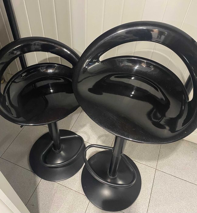 Bancos com encosto e elevação a  gás