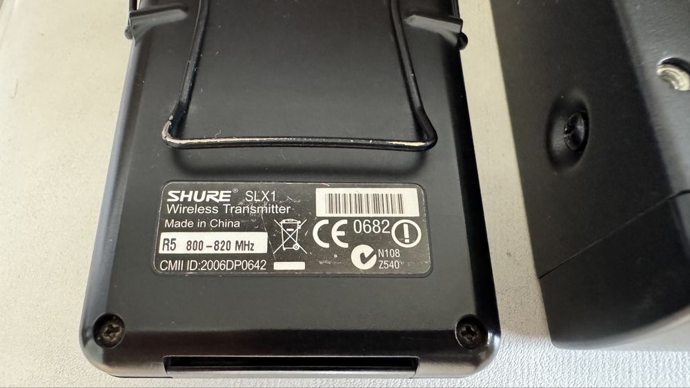 Оригінал Shure SLX з бодіпаком та головною гарнітурою, SLX1, SLX4