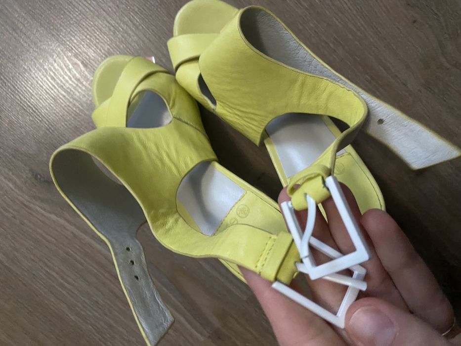 Estro босоніжки шкіряні