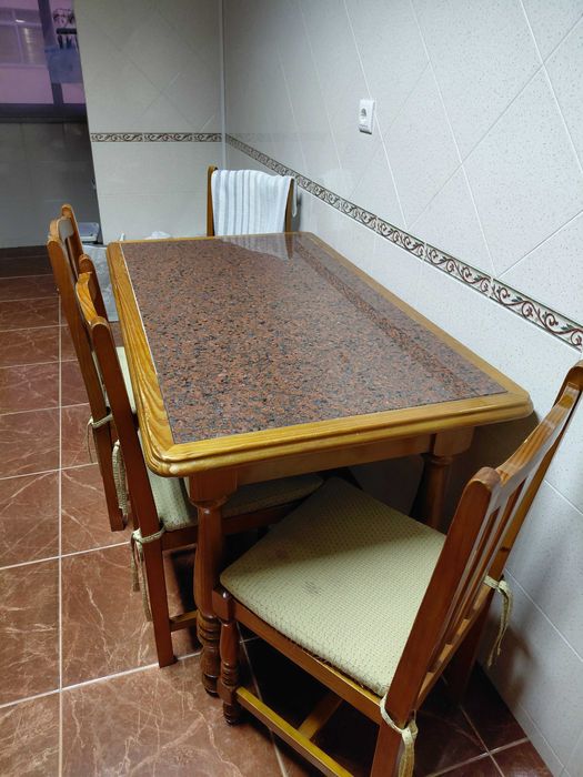 Mesa de cozinha de Granito + 4 Cadeiras