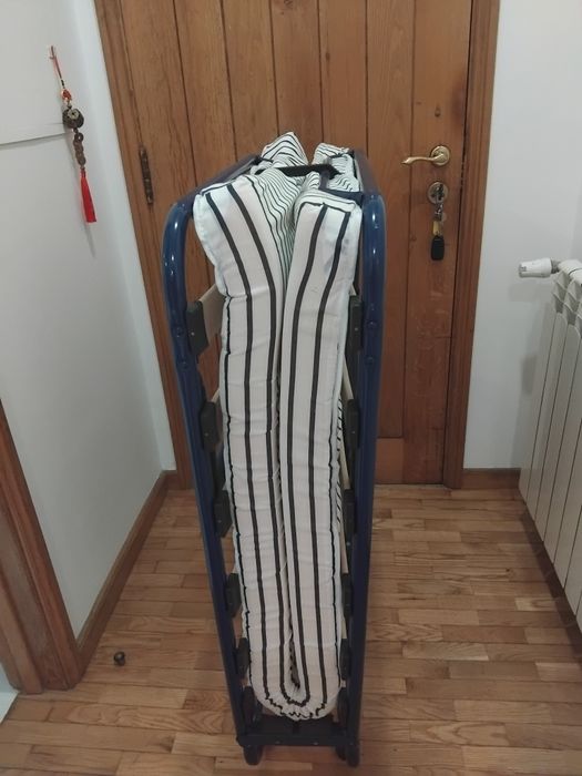 Cama de.solteiro com colchão.  de fechar. Pratica e confortável. Sem uso. Da Ikea, 60 negociável