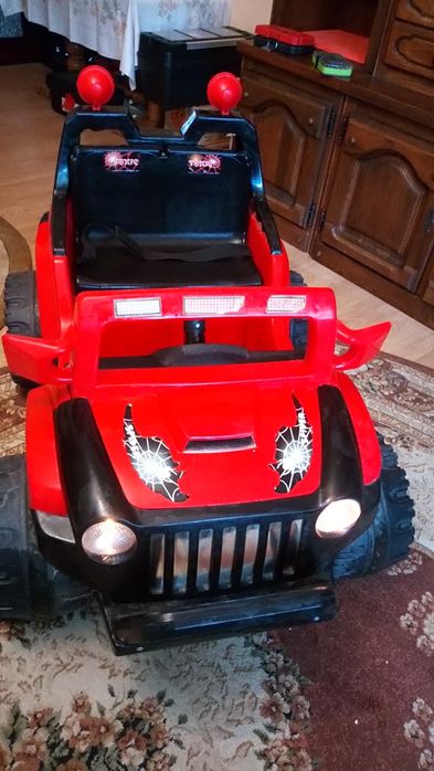 Auto różne kolory rodzaje  ze światłami,jeździ na akumulator