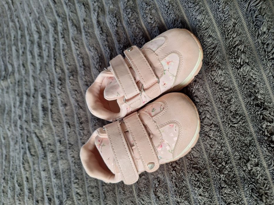 Дитячі кросівки дівчачі