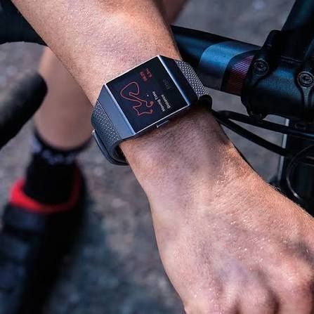 Dwa zegareki Fitbit Ionic +komplet akcesoriów